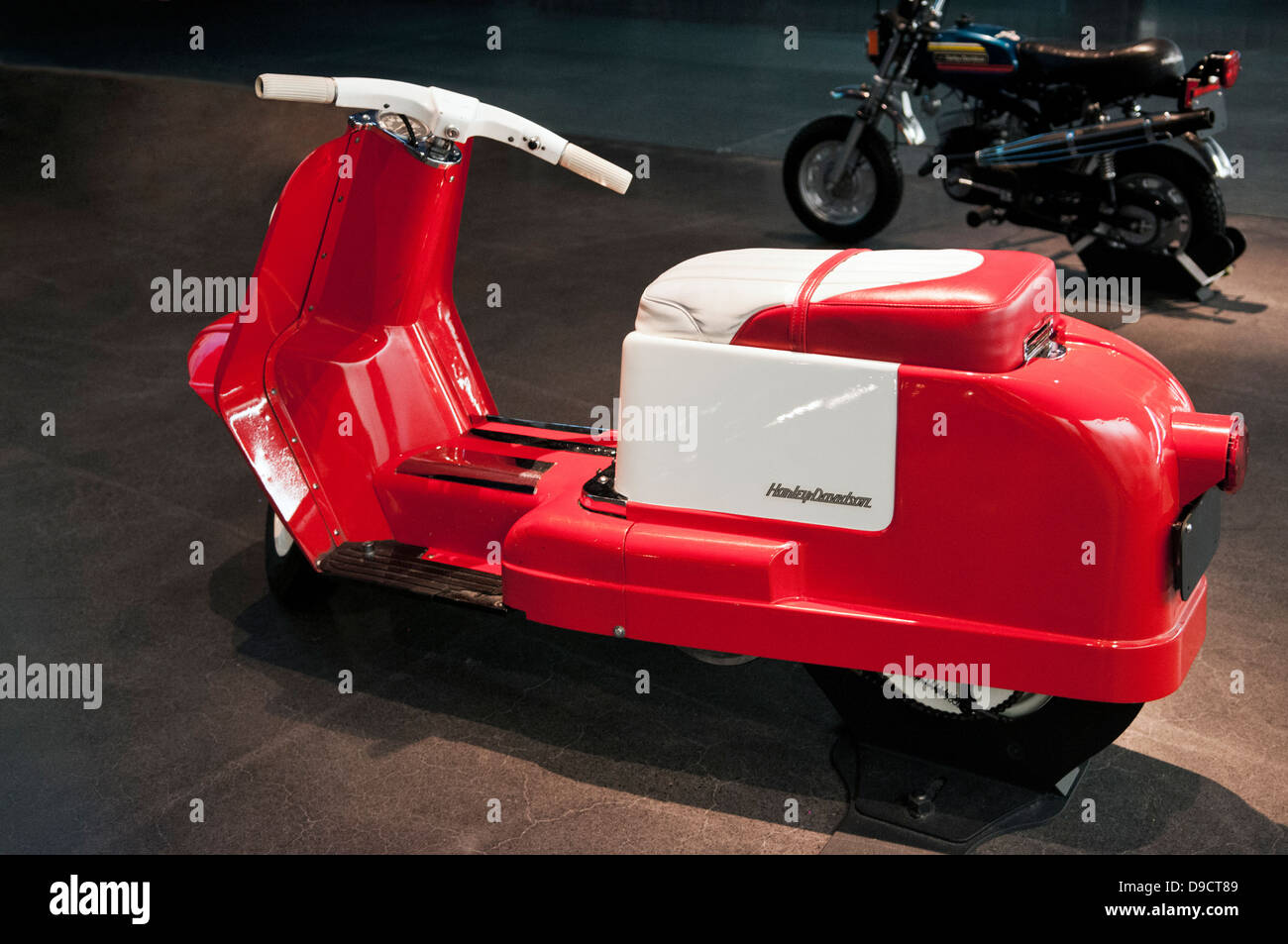 Die harley davidson Roller um 1960 auf der Harley Davidson Museum in  Milwaukee, Wisconsin Stockfotografie - Alamy
