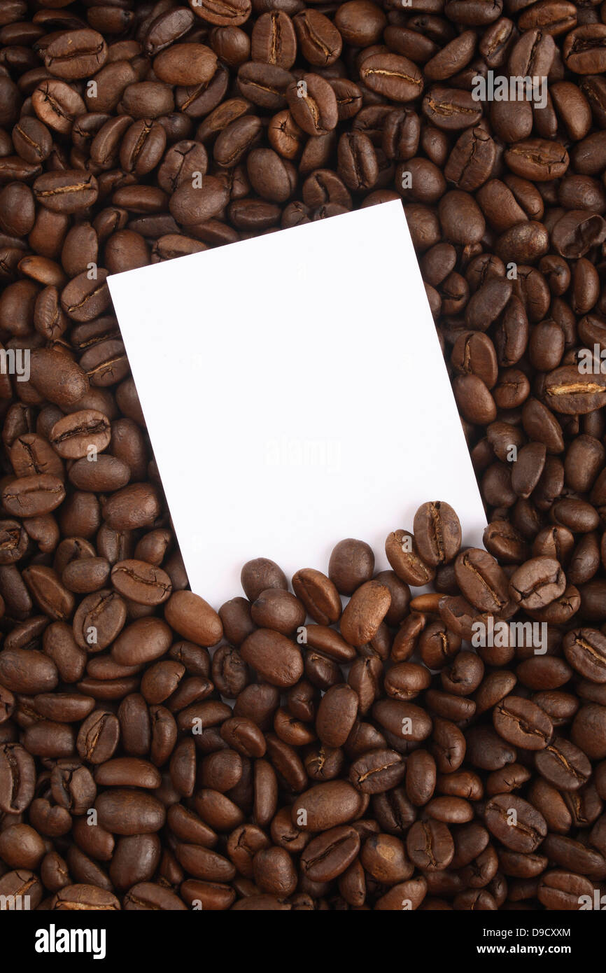 Kaffeebohnen mit Notiz Zettel Stockfoto