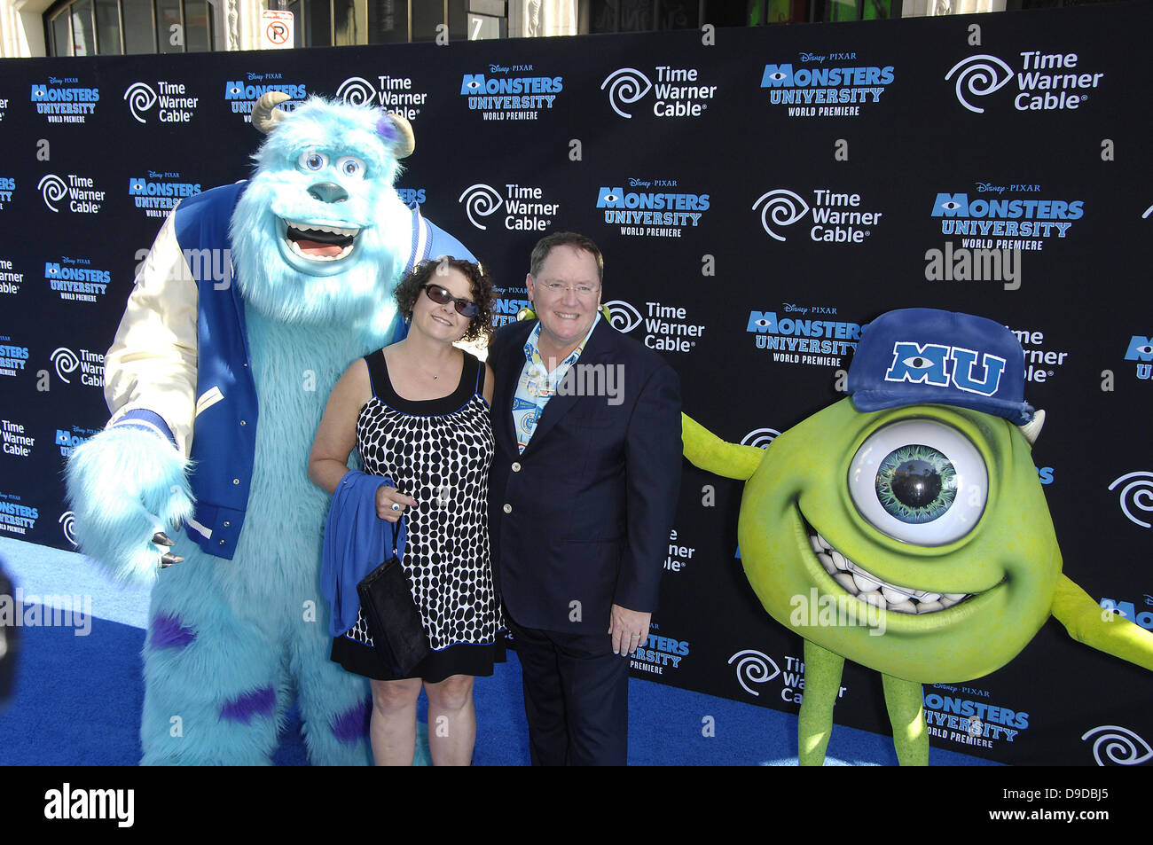 Hollywood, Kalifornien, USA. 17. Juni 2013. James p. '' Sulley'' Sullivan, Nancy Lasseter, John Lasseter und Michael '' Mike'' Wazowski während der Premiere des neuen Films von Disney Pixar MONSTERS UNIVERSITY, am El Capitan Theatre, am 17. Juni 2013, in Los Angeles statt. Kredit: Kredit: Michael Germana/Globe Photos/ZUMAPRESS.com/Alamy Live-Nachrichten Stockfoto
