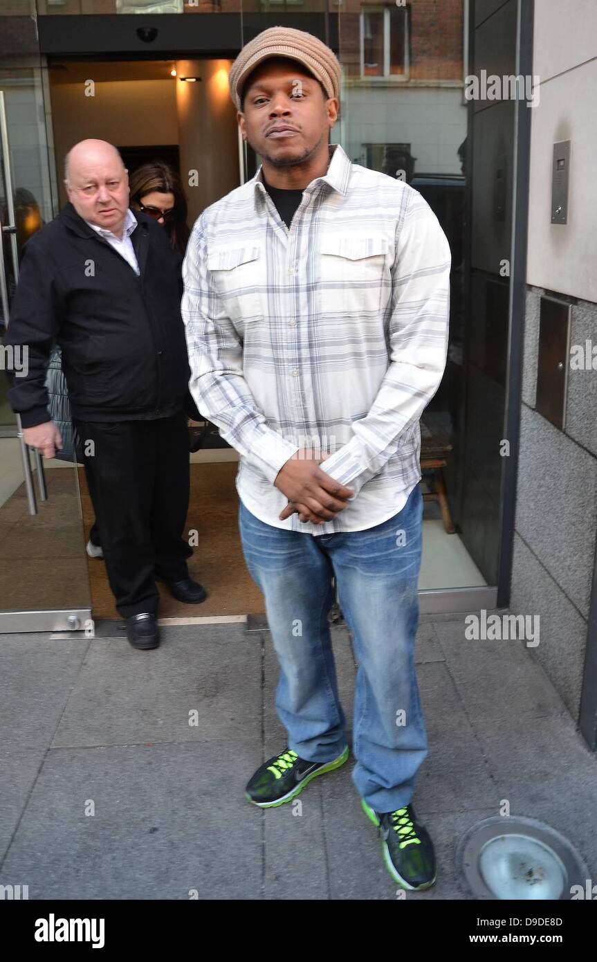 MTV USA Host und Executive Producer für MTV News, Sway Calloway gesehen verlassen The Morrison Hotel Dublin, Irland - 28.03.11 Stockfoto