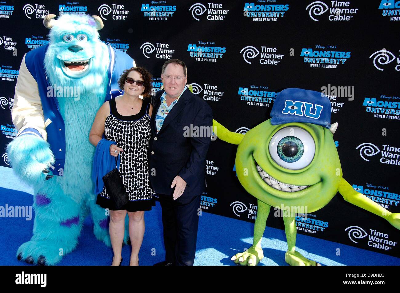 Hollywood, Kalifornien, USA. 17. Juni 2013. James p. '' Sulley'' Sullivan, Nancy Lasseter, John Lasseter und Michael '' Mike'' Wazowski während der Premiere des neuen Films von Disney Pixar MONSTERS UNIVERSITY, am El Capitan Theatre, am 17. Juni 2013, in Los Angeles statt. Kredit: Kredit: Michael Germana/Globe Photos/ZUMAPRESS.com/Alamy Live-Nachrichten Stockfoto