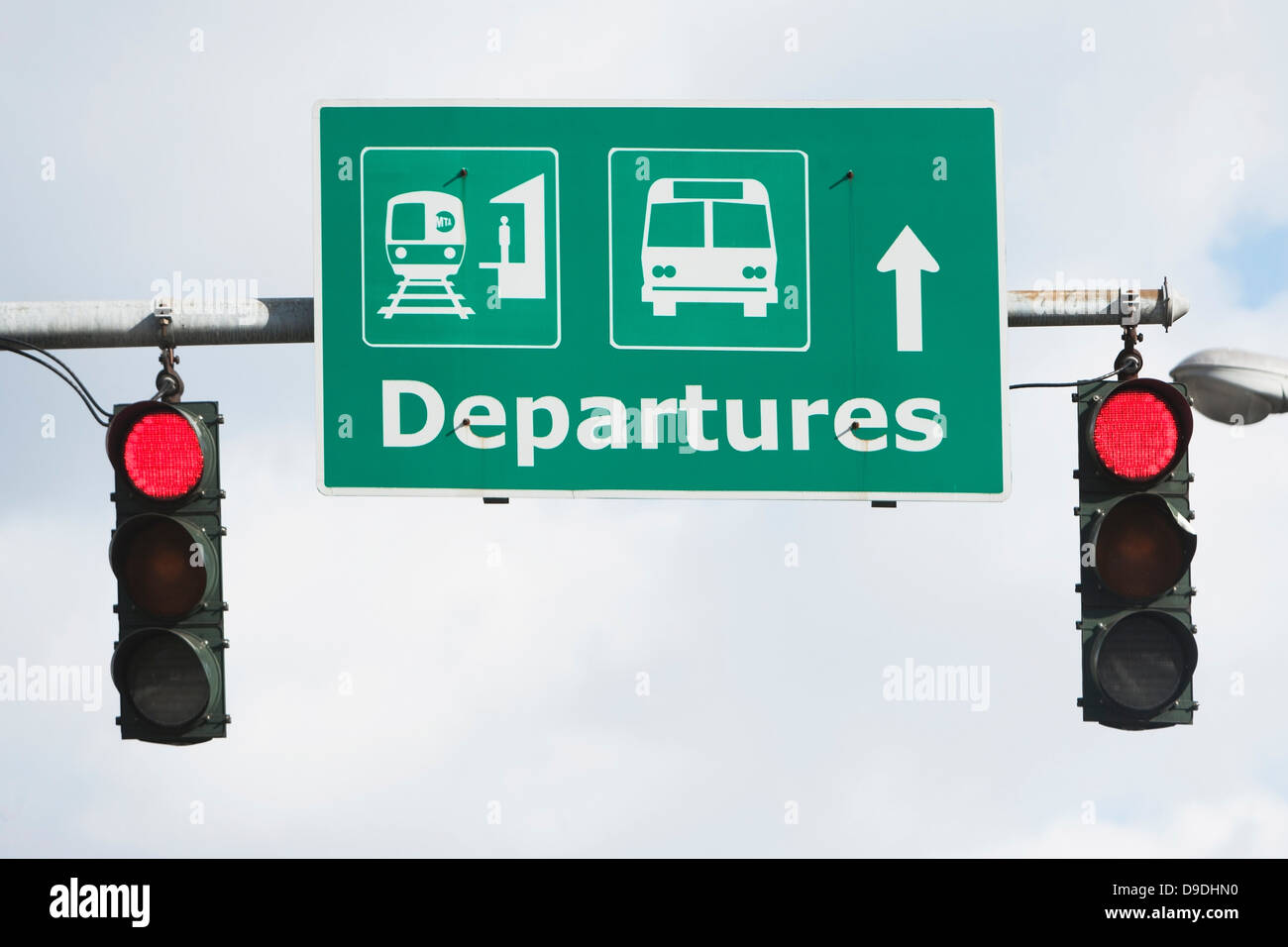 Abreise-Schild mit roten Ampeln Stockfoto