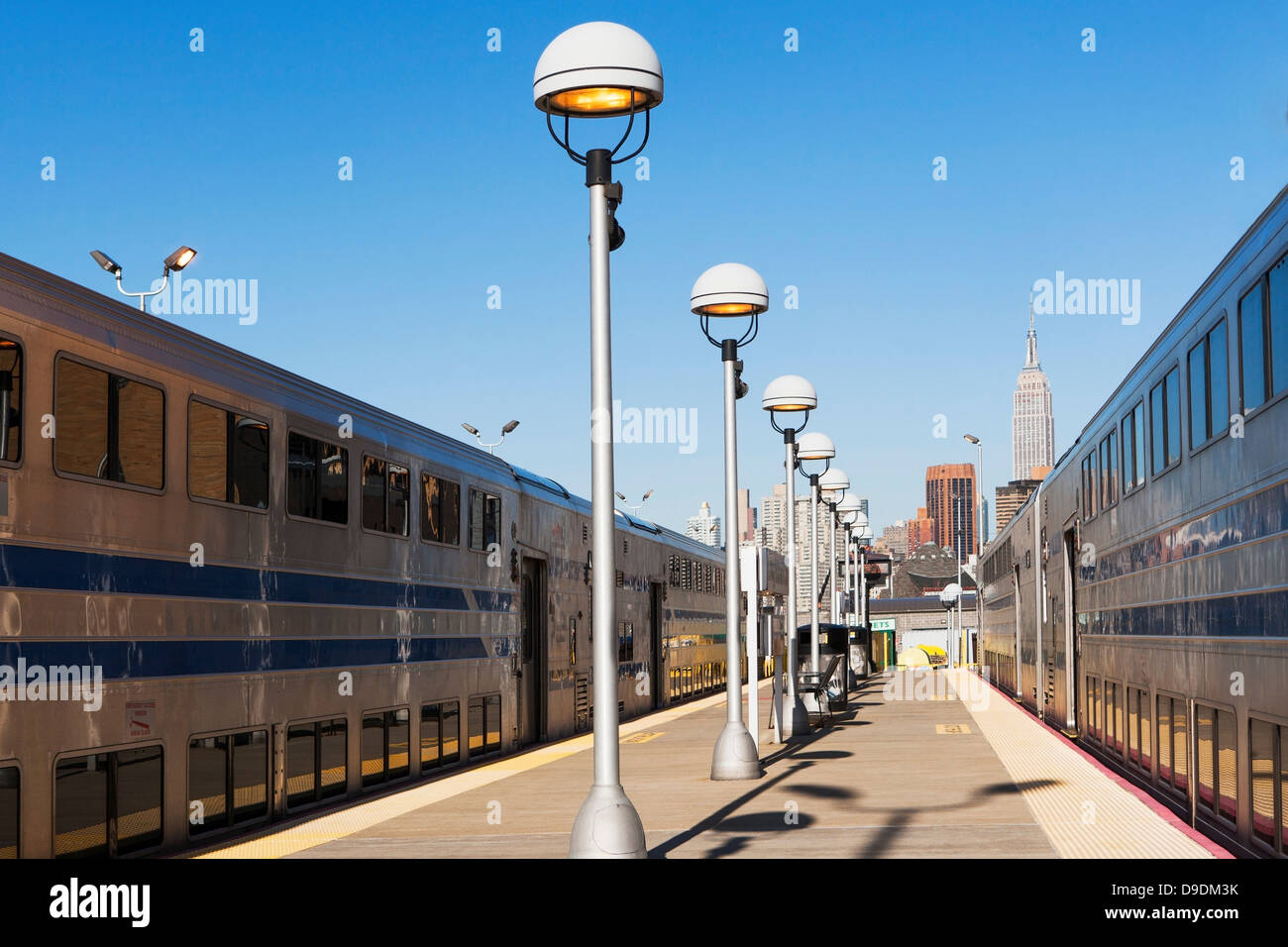 Zug am Bahnsteig in New York City, USA Stockfoto