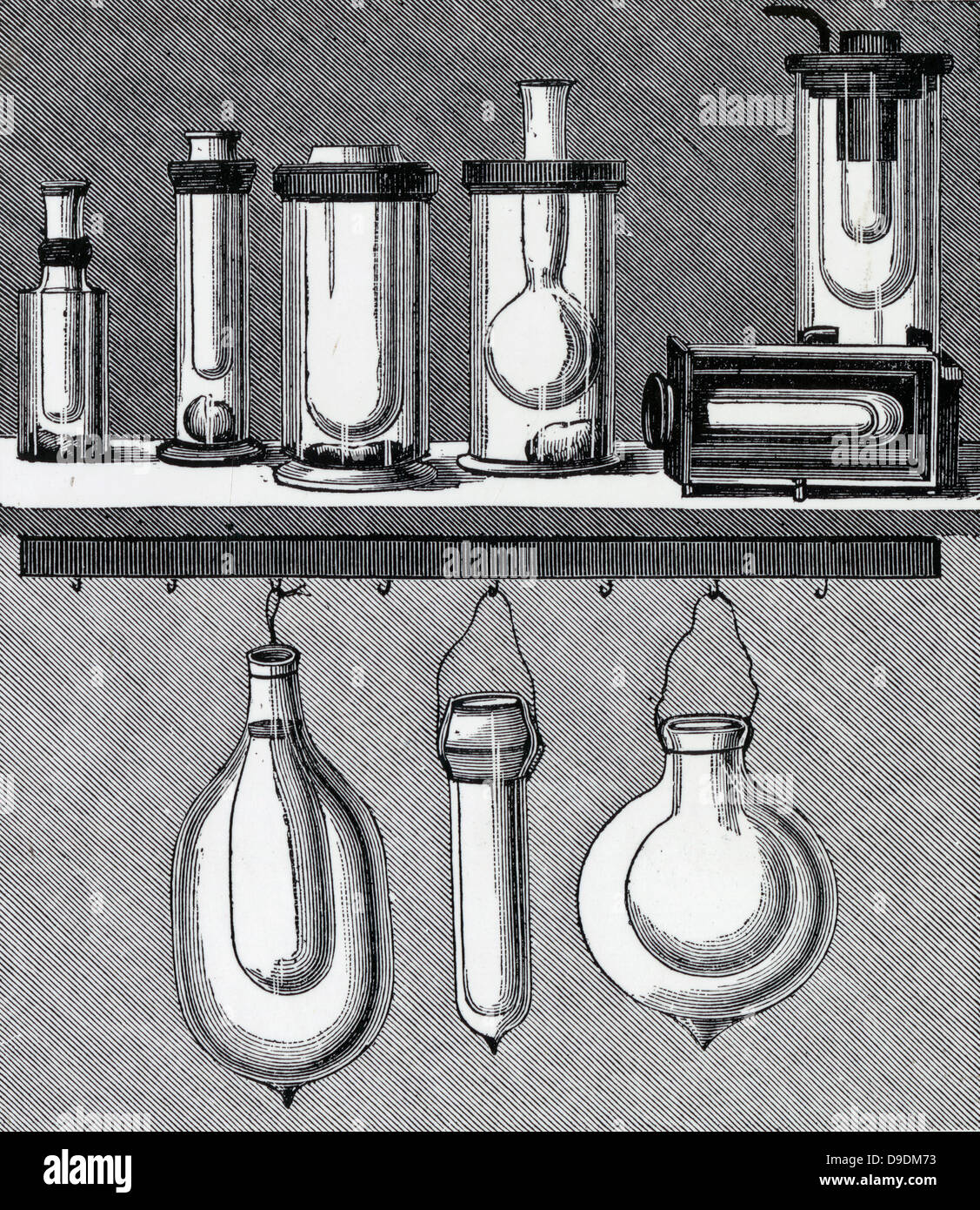 James Dewar's (1842-1923) Erfinder der Thermosflasche. Seine alten  Flaschen, oben, und neue Flaschen. Von seinem "flüssigen atmosphärischen  Luft'', London, 1893 Stockfotografie - Alamy
