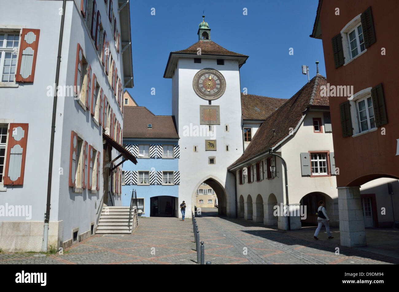 Obertor Clock Tower und Altstadt, Laufen, Basel-Landschaft, Schweiz. Stockfoto