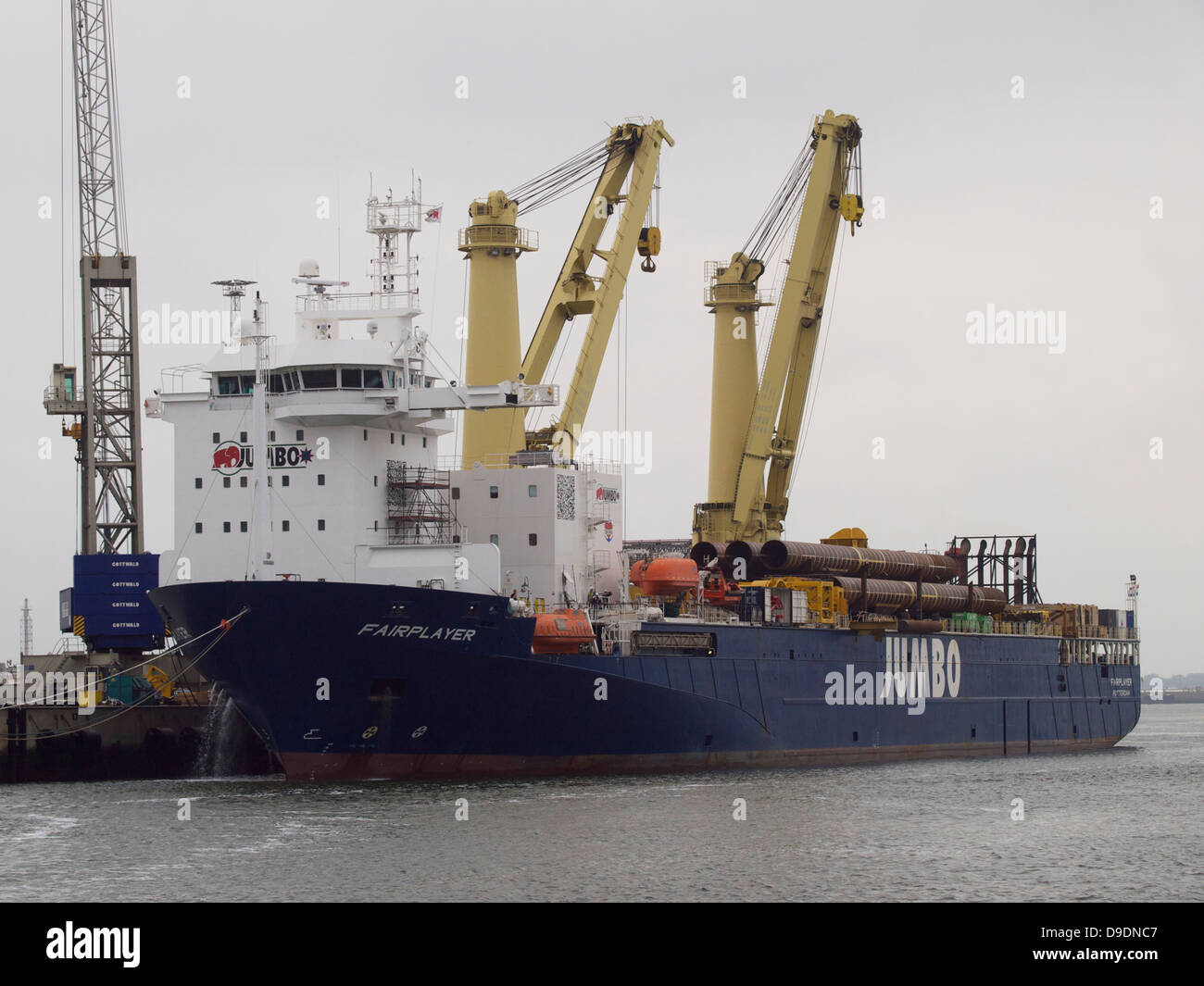 Jumbo Fairplayer Schwertransport Schiff in den Hafen von Rotterdam Stockfoto