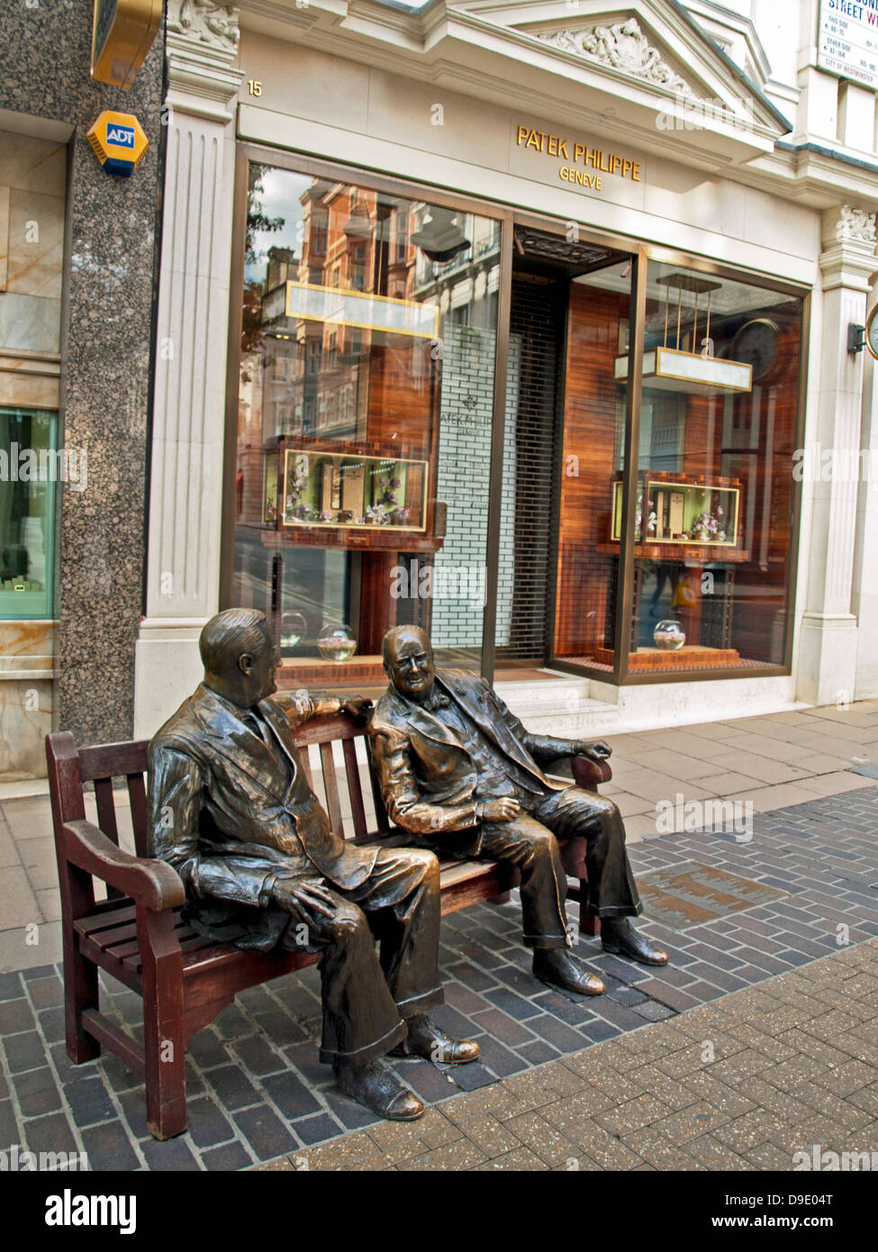 Blick auf "Verbündeten" Statue von Lawrence Holofcener von Winston Churchill und Roosevelt, dargestellt im Gespräch Stockfoto