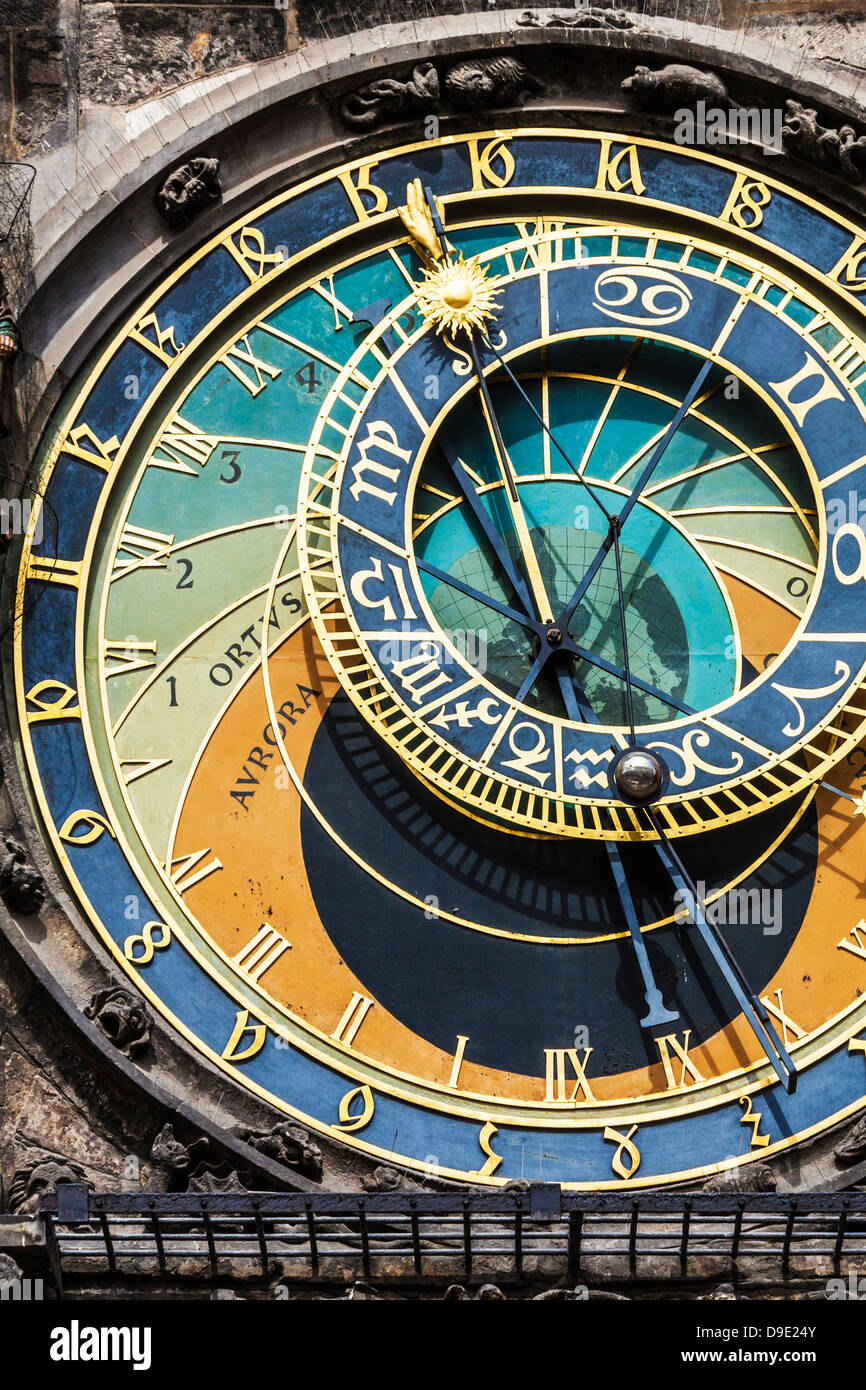 Die astronomische Uhr oder Prager Orloj (Pražský Orloj) auf das Rathaus (Town) in den Altstädter Ring in Prag, Tschechische Republik. Stockfoto