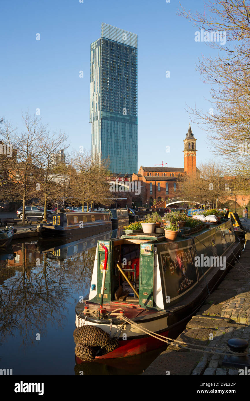 Großbritannien, Manchester, Castlefield, Bridgewater Canal und Beetham tower Stockfoto