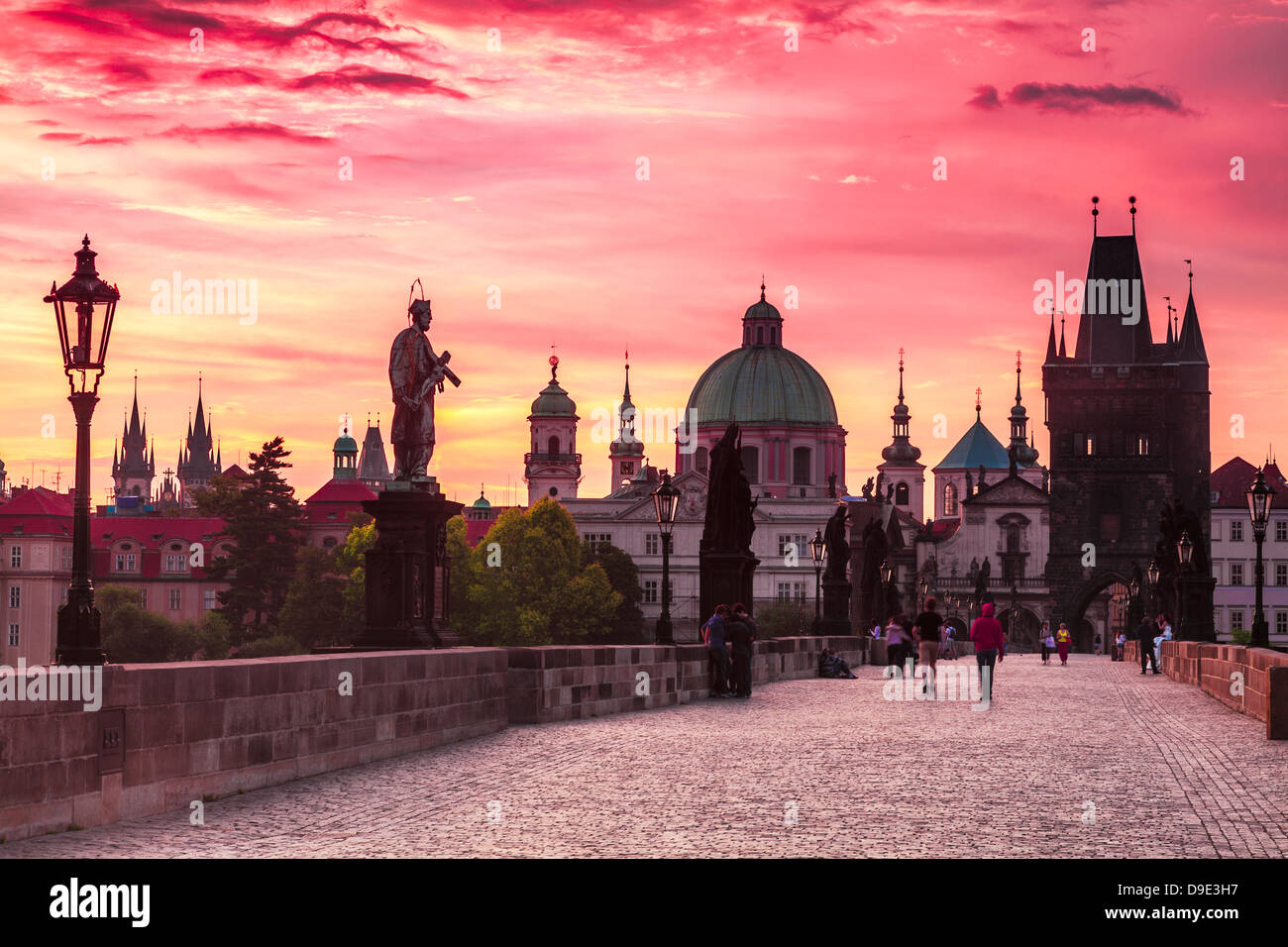 Charles Brücke, Karluv Most in Prag in der Morgendämmerung Stockfoto