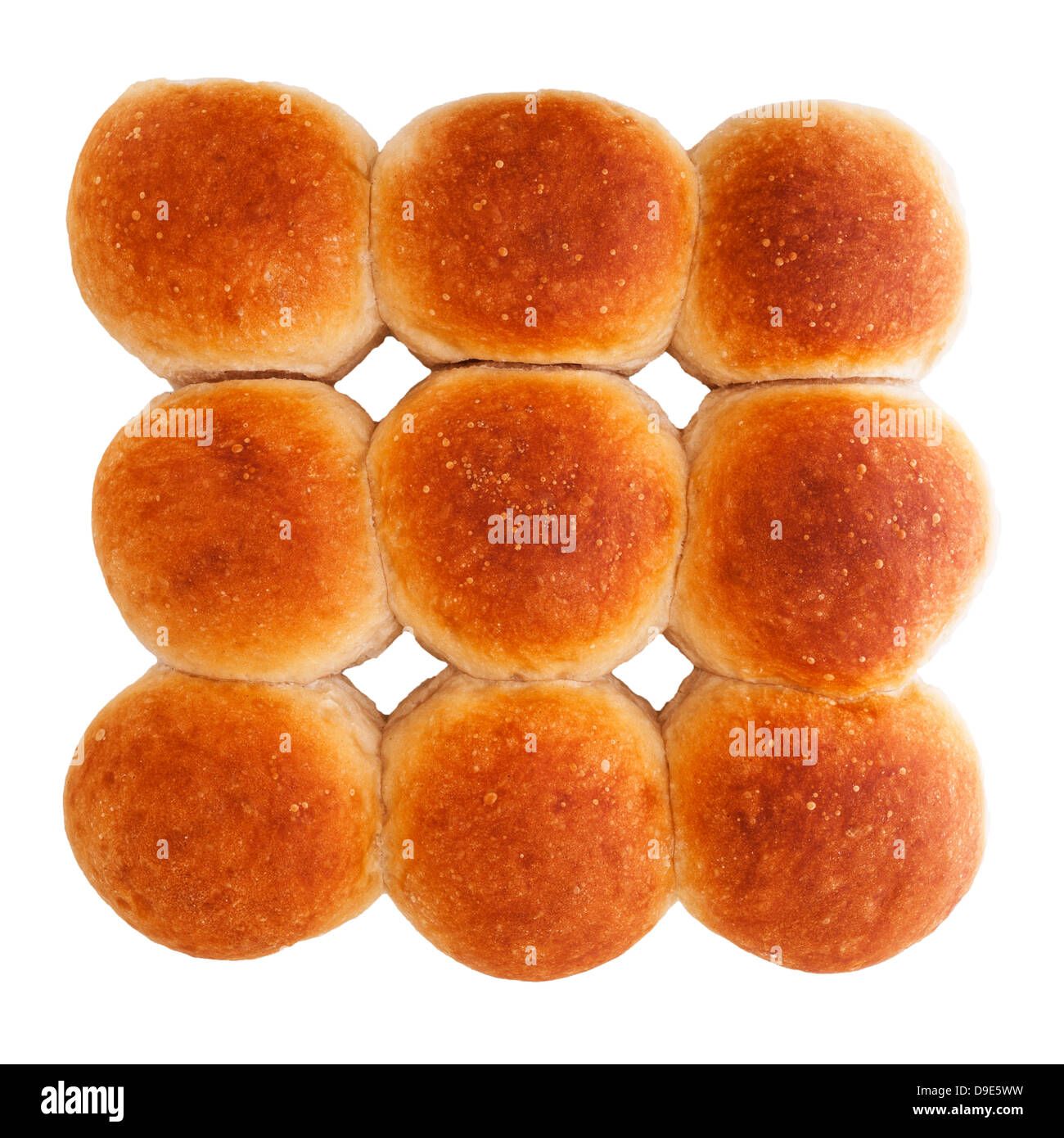 Ein hausgemachter Batch 9 Weißbrot rollt auf weißem Hintergrund Stockfoto
