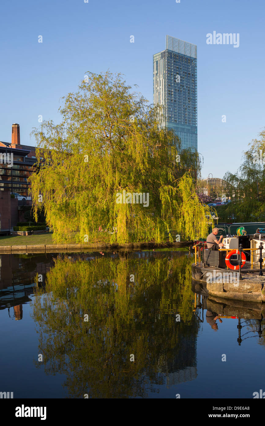 Großbritannien, Manchester, Castlefield, Bridgewater Canal und Beetham tower Stockfoto