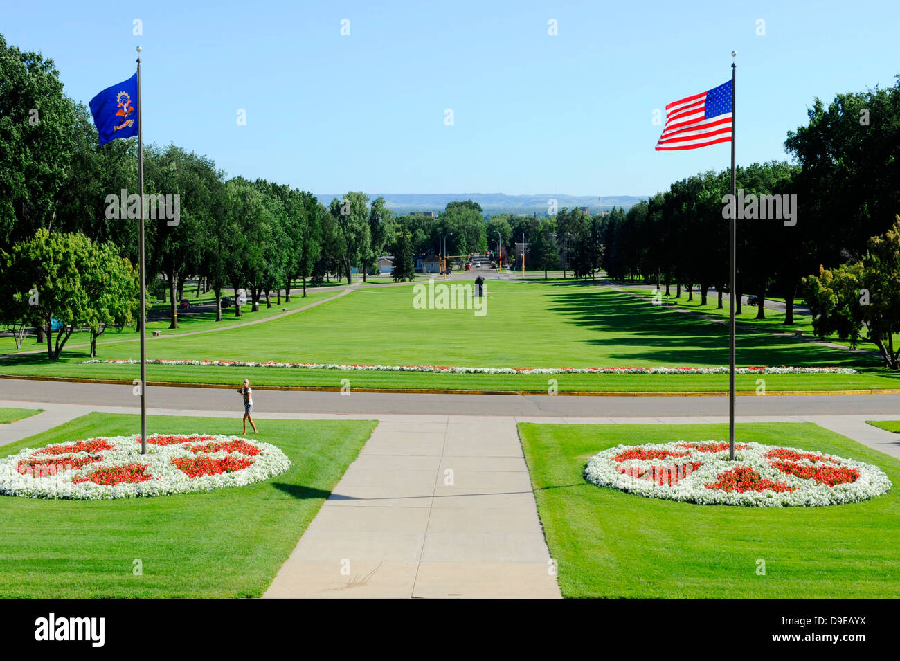 North Dakota State Capitol Bismarck ND Flaggen Stockfoto