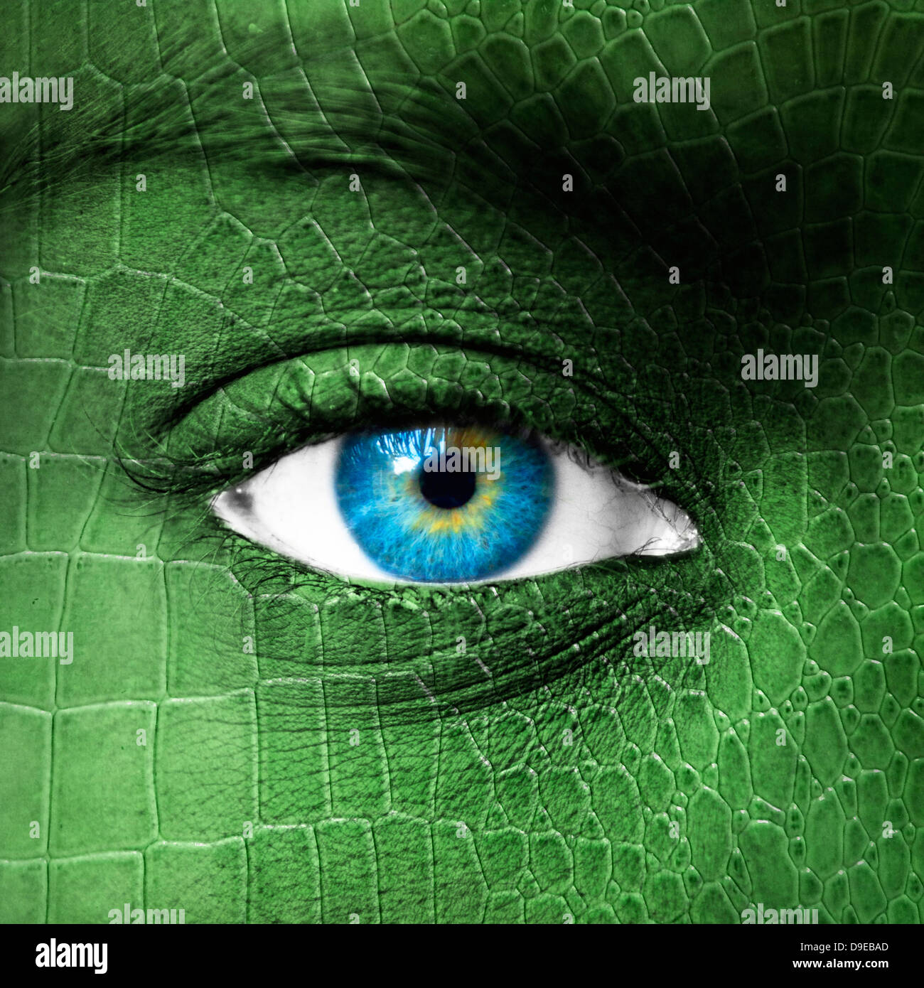 Menschliche Auge mit Eidechse Hautstruktur - Mutation Konzept Stockfoto