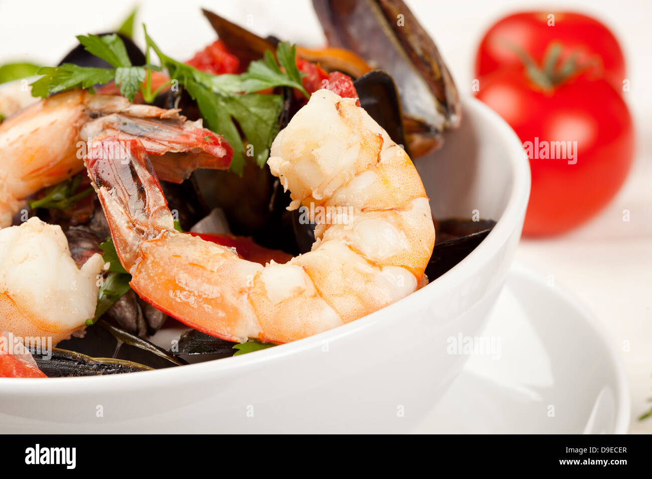 Hausgemachte italienische Cioppino mit Garnelen, Muscheln und Fische Stockfoto