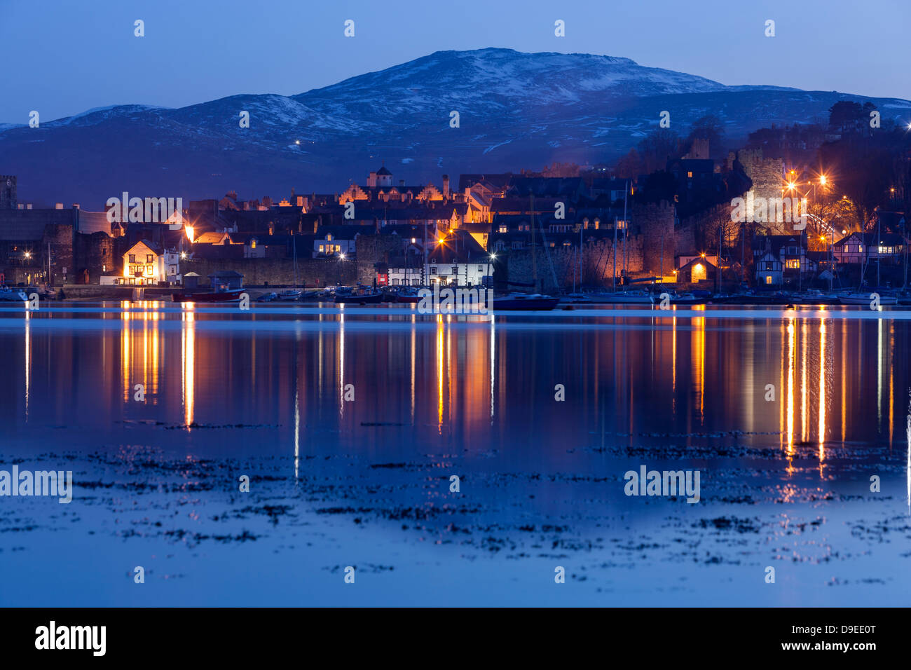 Blick Richtung Conwy Castle über Flusses Conwy, Conwy (Conway), North Wales, Vereinigtes Königreich, Europa. Stockfoto