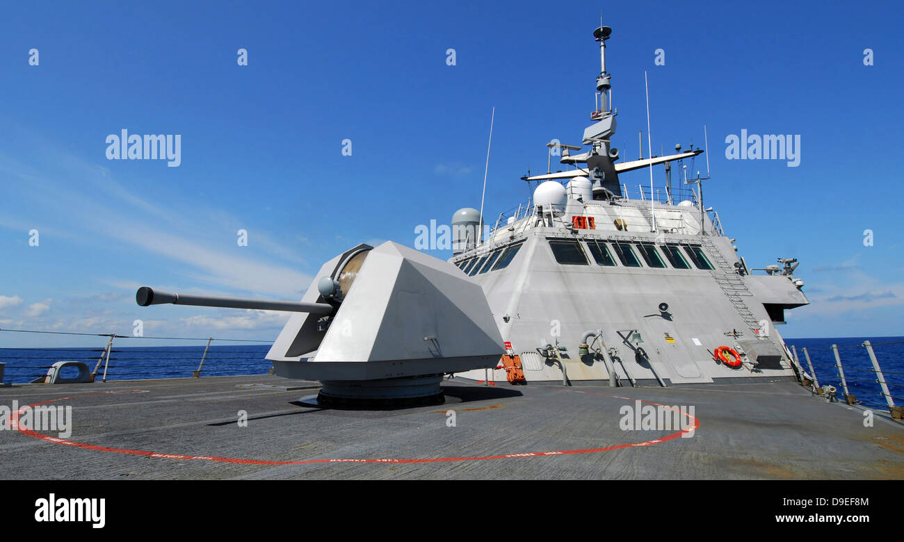 Littoral combat Ship USS Freedom Transite der Karibik während seiner Jungfernfahrt Bereitstellung. Stockfoto