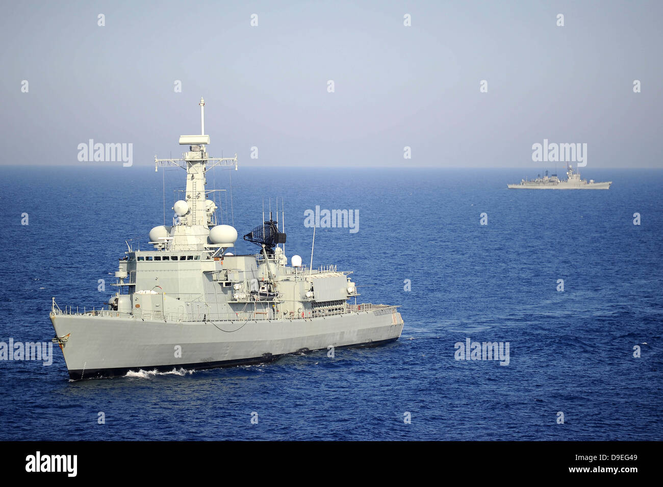 Portugiesische Fregatte NRP Bartolomeu Dias auf der Durchreise im Mittelmeer. Stockfoto
