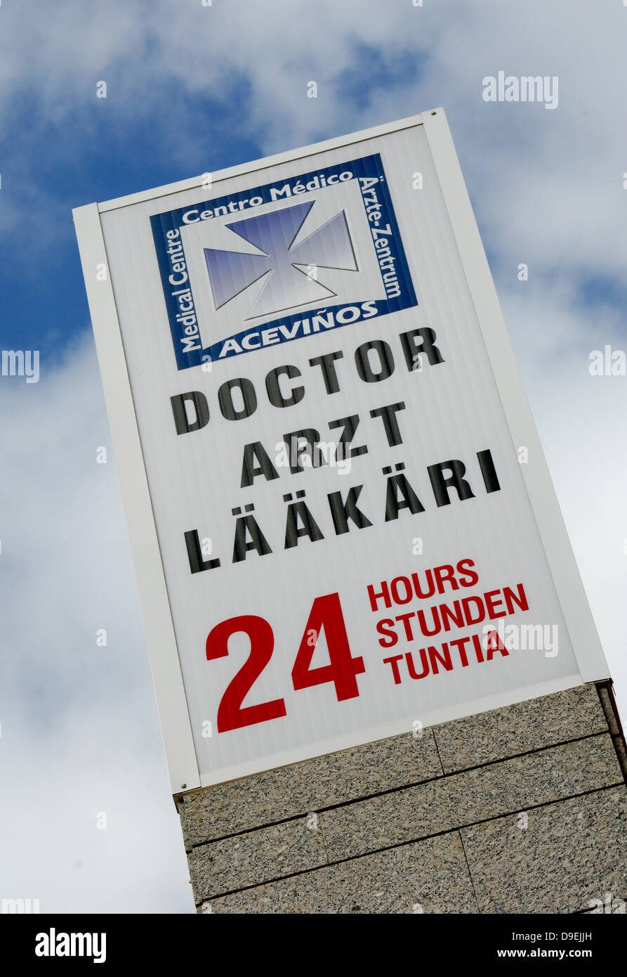 Signalisierung vor ein ärztliches Zentrum in Puerto De La Cruz, Teneriffa Stockfoto