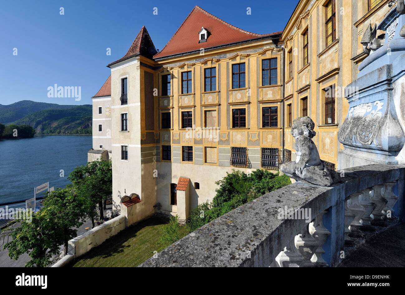Kloster Stift Dürnstein Galerie mit Blick auf die Danube Barock Engel UNESCO Welt Kulturerbe Welt Natur Erbe Wachau Stockfoto