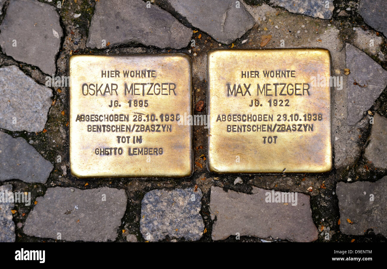 Stolpersteine-Ausweisung-Gedenkmünze Tabelle jüdische Opfer des Nationalsozialismus in Berlin Sopienstrasse Chip Dauer Stockfoto