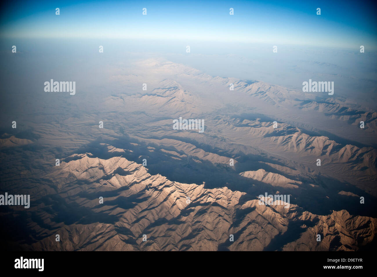 Luftaufnahme der bergigen Landschaft des südlichen Afghanistan Stockfoto