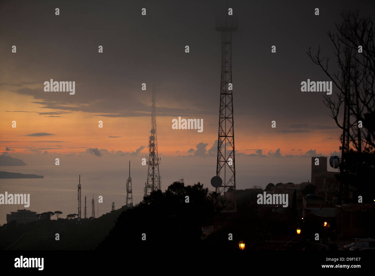 Telekommunikation-Mast in der Stadt von Erice, Sizilien. Stockfoto