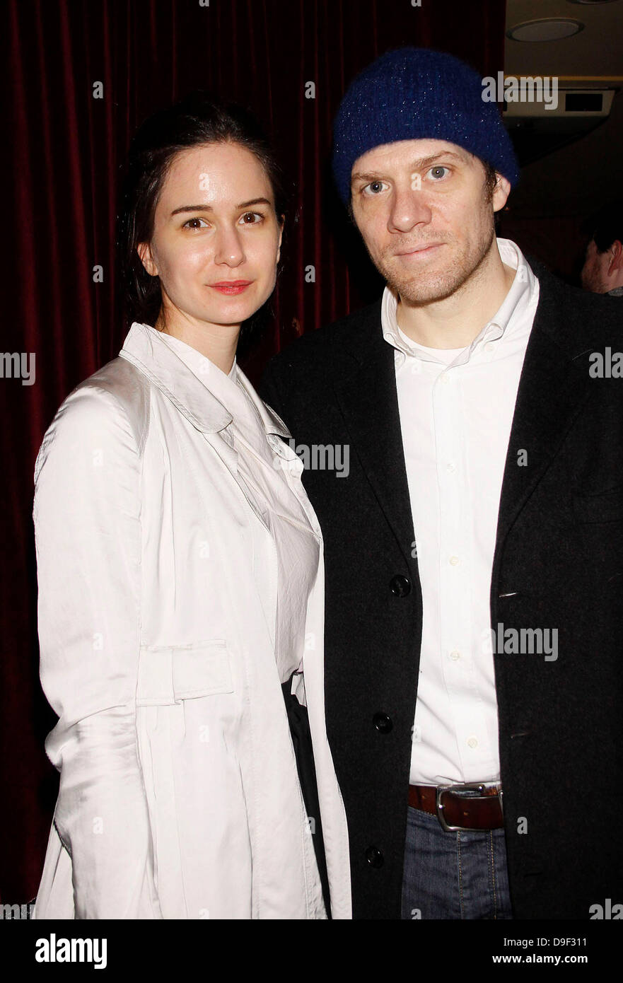 Katherine Waterston und Adam Rapp Öffnung Nacht nach der Party für die Off-Broadway-Produktion von der "Flur-Trilogie: Nursing" am Dublin 6 Restaurant New York City, USA - 24.02.11 Stockfoto