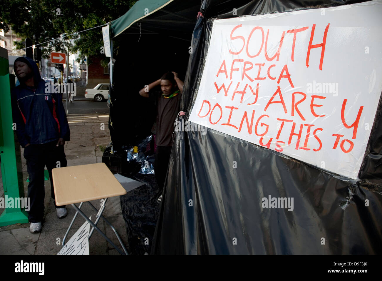 Cape Town Südafrika mehr als einen Monat nach verdrängt durch fremdenfeindliche Gewalt Flüchtlinge Camp auf Bürgersteig in zentralen Cape Stockfoto