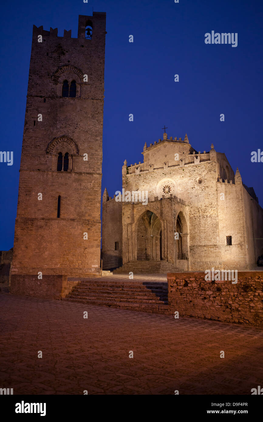 Chiesa Madre und Bell Tower in Erice auf Sizilien. Stockfoto