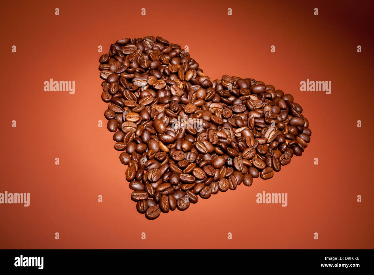 Herzen von frisch gerösteten Kaffeebohnen frisch gerösteten Kaffeebohnen Stockfoto