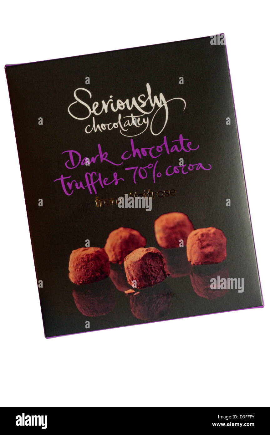 Eine Schachtel mit Waitrose ernst schokoladig dunkle Schokolade Trüffel, mit 70 % Kakao gemacht. Stockfoto