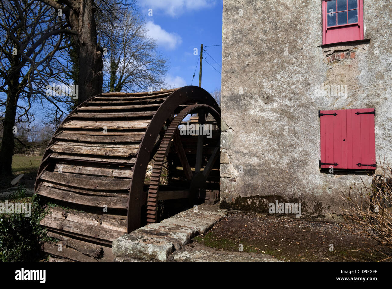 Murphy's alte Wasserrad und Mehl-Mühle am Fluss Corock, circa 1851, Foulkesmill, County Wexford, Irland Stockfoto