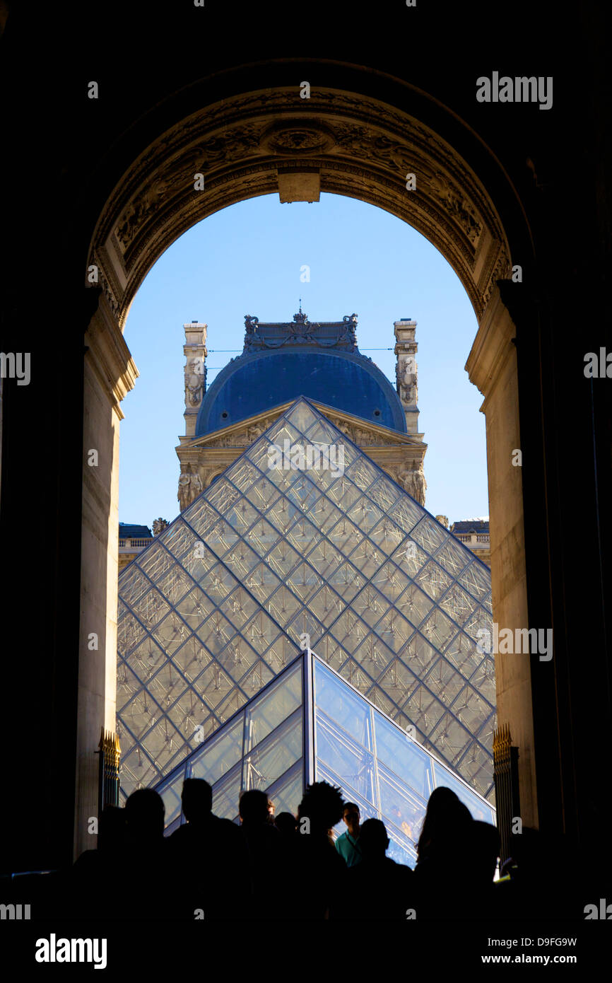 Pyramide des Louvre, Paris, Frankreich Stockfoto
