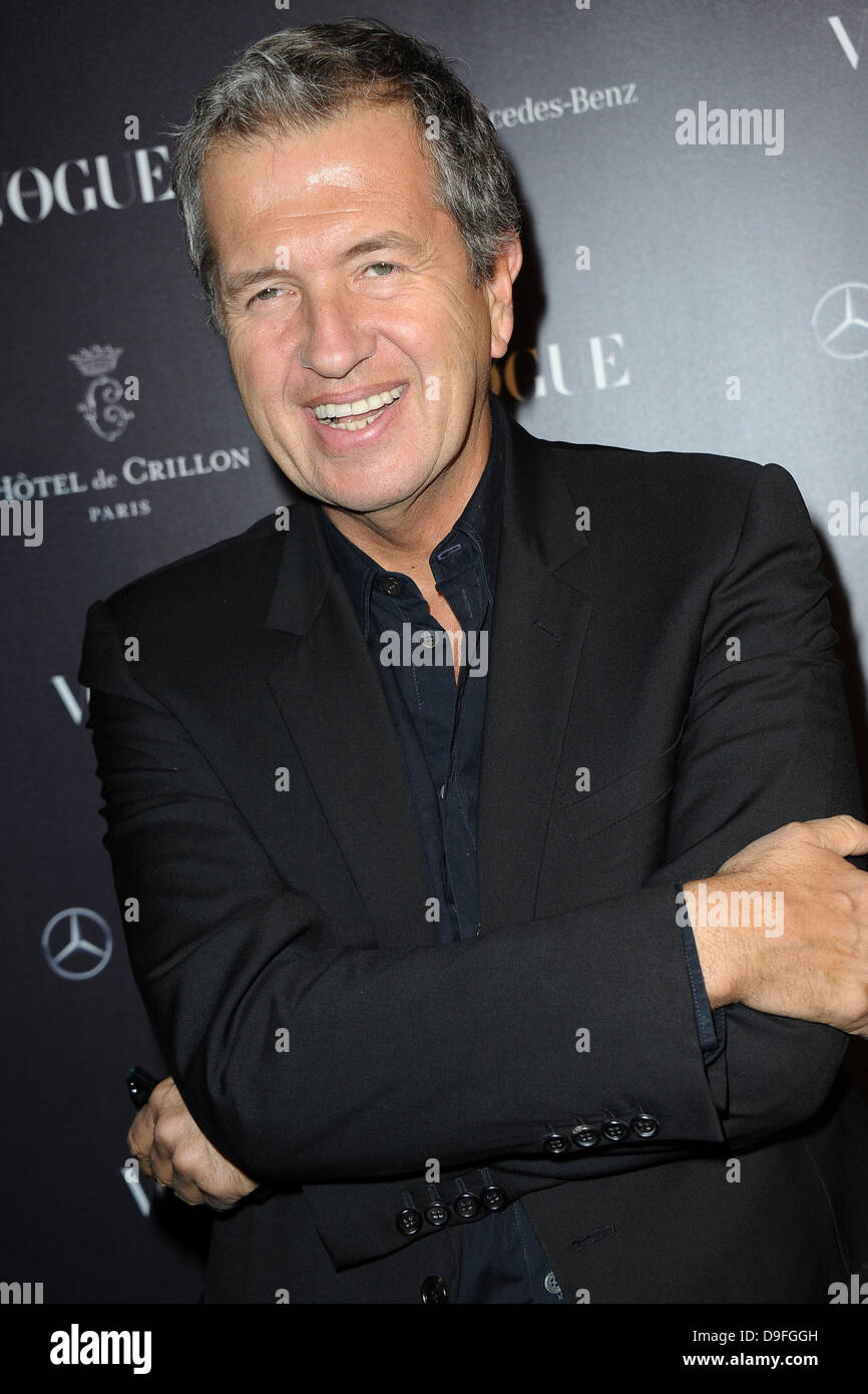 Mario Testino, bei "Le Petit Salon Des Jeunes Createurs" cocktail hosted by Bar Vogue im Hotel Crillon. Paris, Frankreich - 02.03.11 Stockfoto