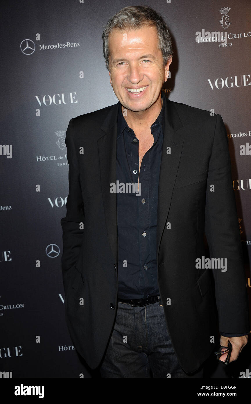 Mario Testino, bei "Le Petit Salon Des Jeunes Createurs" cocktail hosted by Bar Vogue im Hotel Crillon. Paris, Frankreich - 02.03.11 Stockfoto