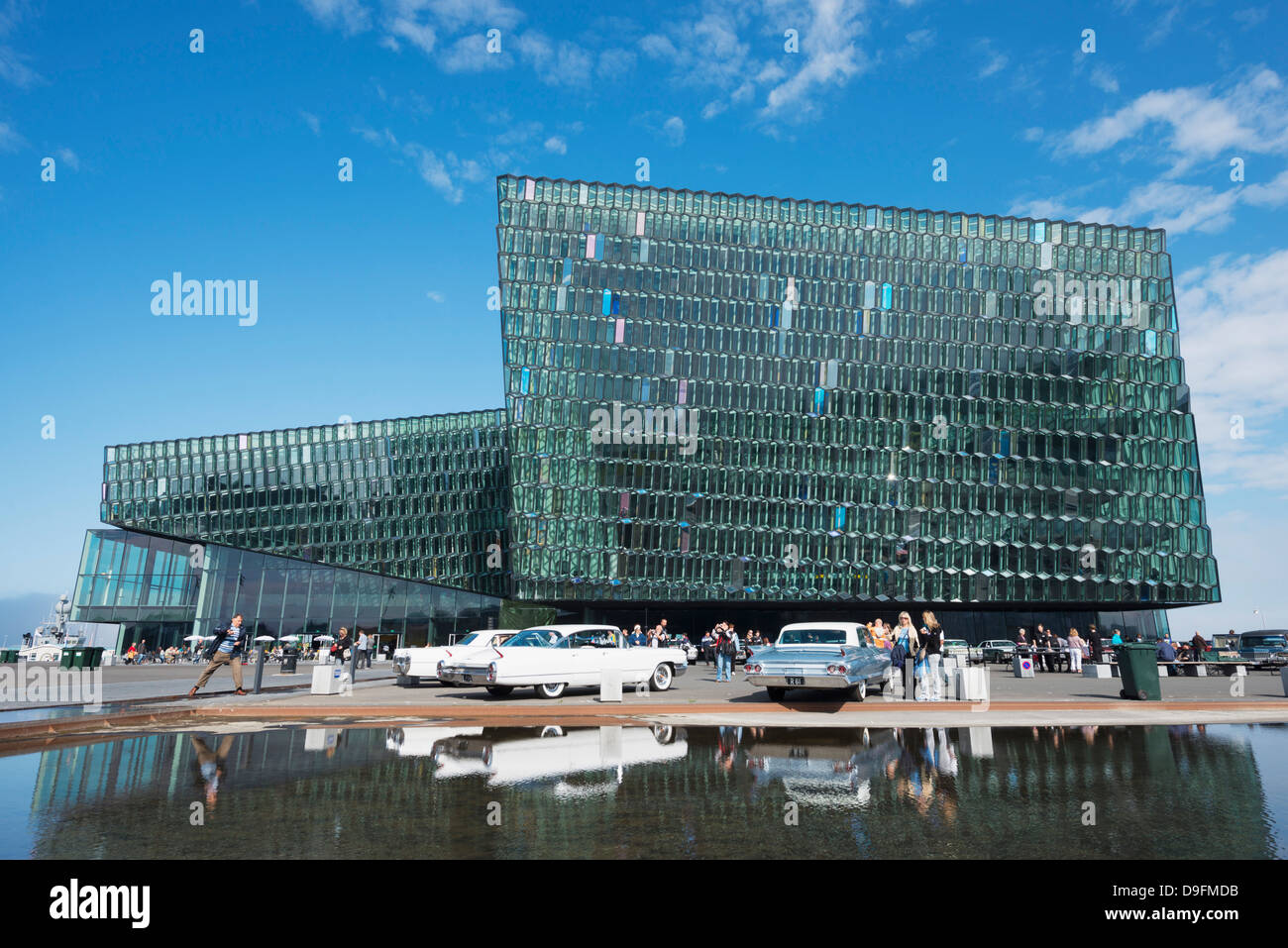 Harpa Konzerthaus und Konferenzzentrum, die Glasfassade von Olafur Eliasson entworfen und Henning, Reykjavik, Island Stockfoto