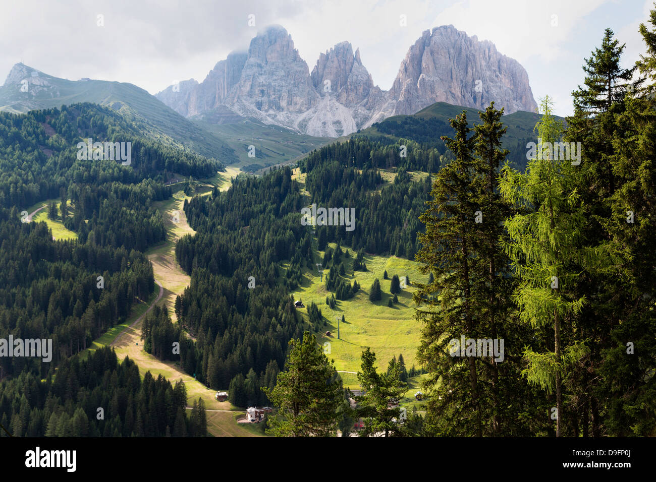 Die dramatische Langkofel Berge der Dolomiten in der Nähe von Canazei, Trentino-Alto Adige, Italien Stockfoto