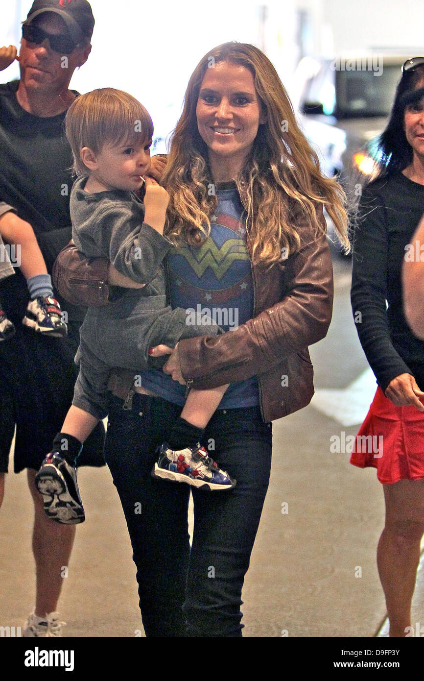 Bob Sheen und Brooke Mueller Brooke Mueller verlassen The Grove nach dem Einkauf mit ihr zwei Söhne Los Angeles, Kalifornien - 05.03.11 Stockfoto