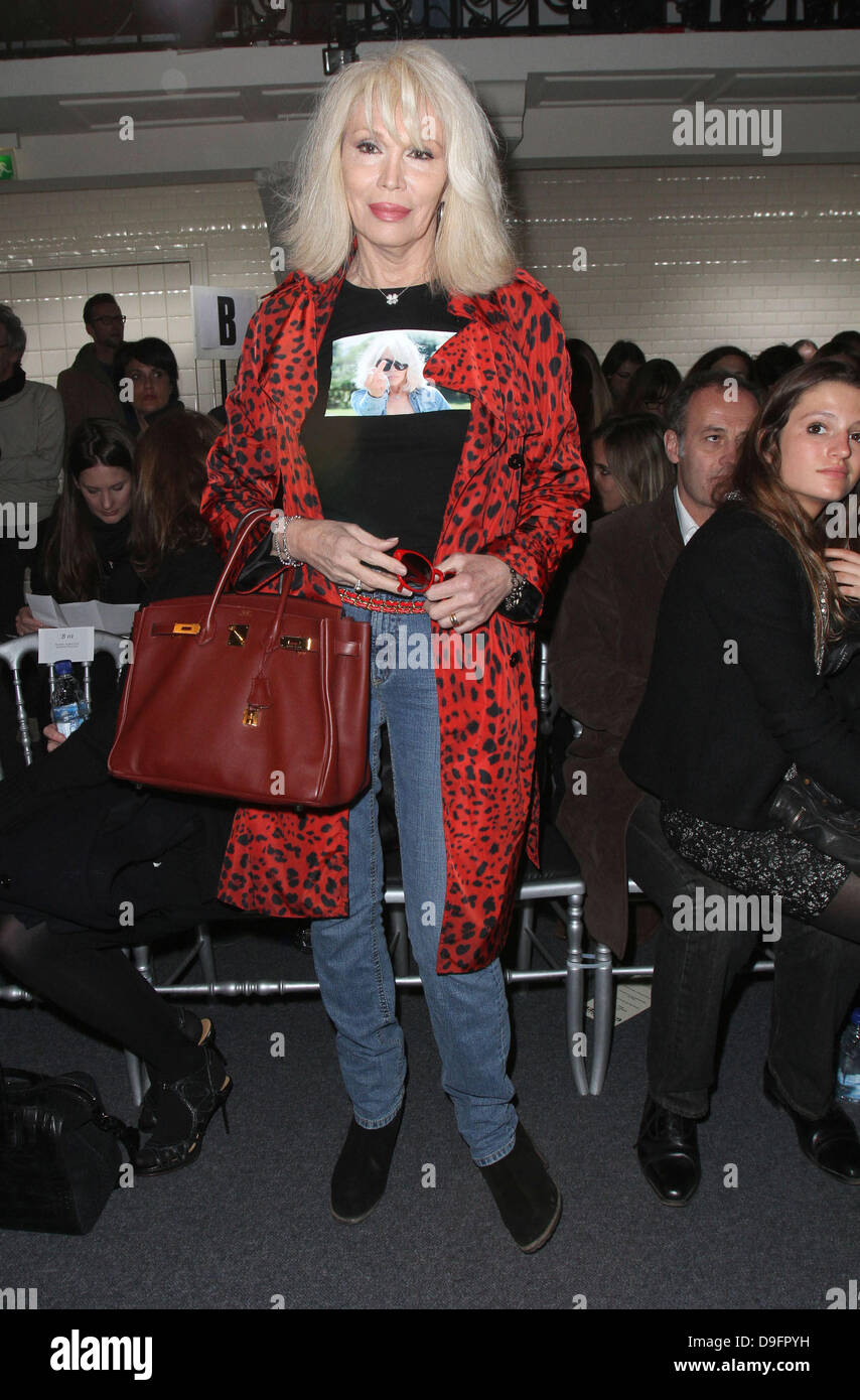 Amanda Lear Paris Fashion Woche Ready To Wear Herbst/Winter 2011 - Jean Paul Gaultier - Front Row Paris, Frankreich - 05.03.11 Stockfoto