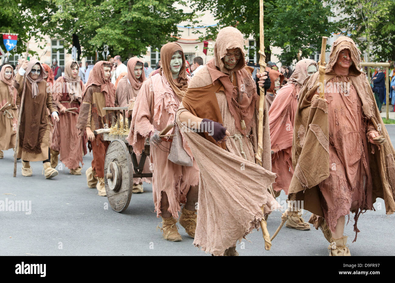 Trachtenumzug am Mittelalterfest von Provins, UNESCO-Weltkulturerbe, Seine-et-Marne, Ile de France, Frankreich Stockfoto