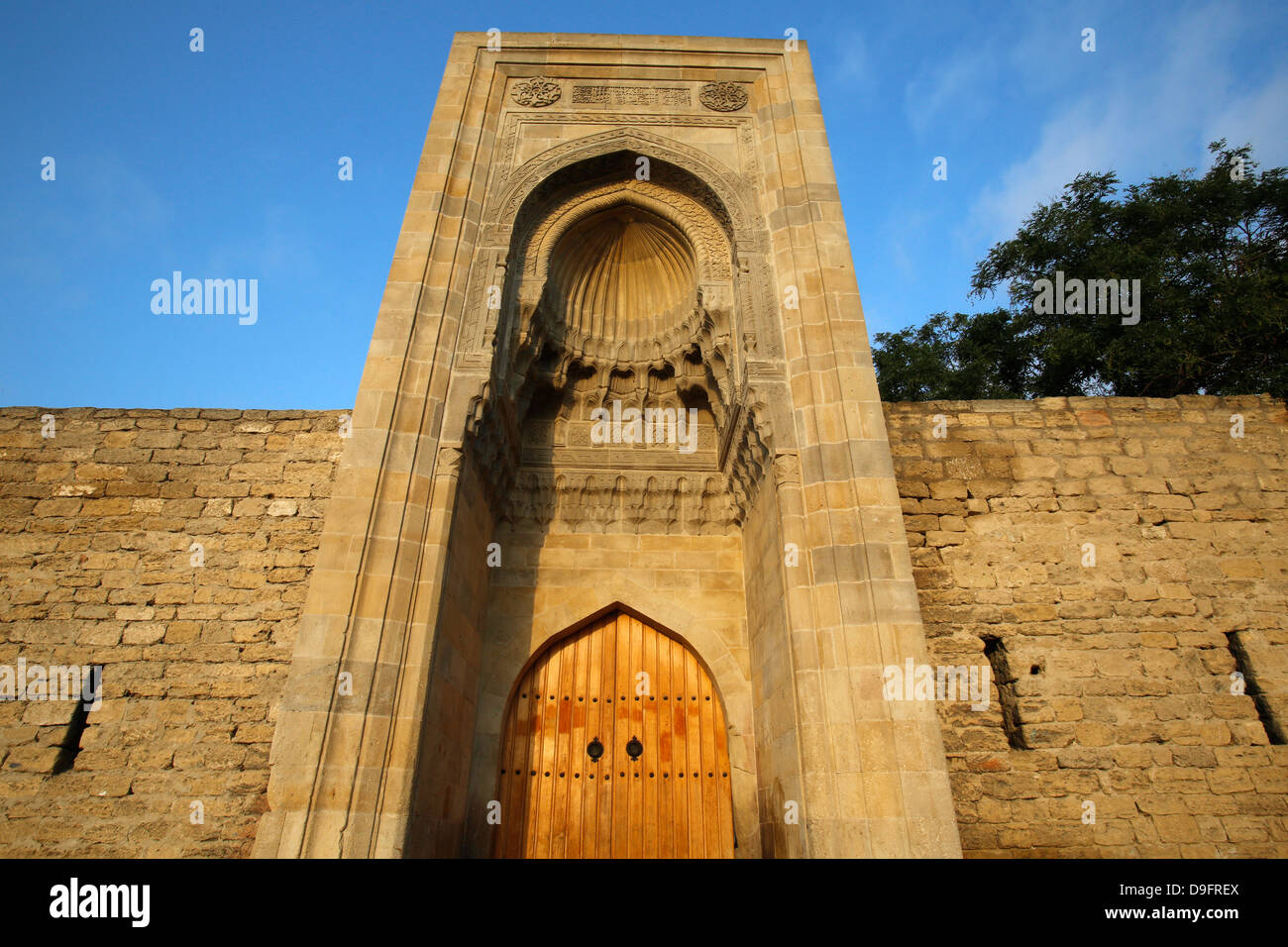 Östlichen Portal (Murad Gate) Schirwanschachss Schlossanlage aus 1585 in alte Stadt Baku, Azerbaijan, Zentralasien Stockfoto
