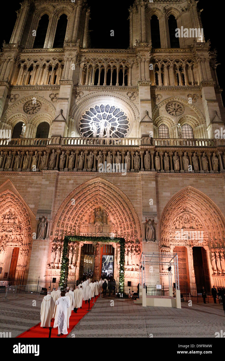Eröffnungsfeier der Kathedrale Notre-Dame de Paris auf 850 Jahre Jubiläum, Paris, Frankreich Stockfoto