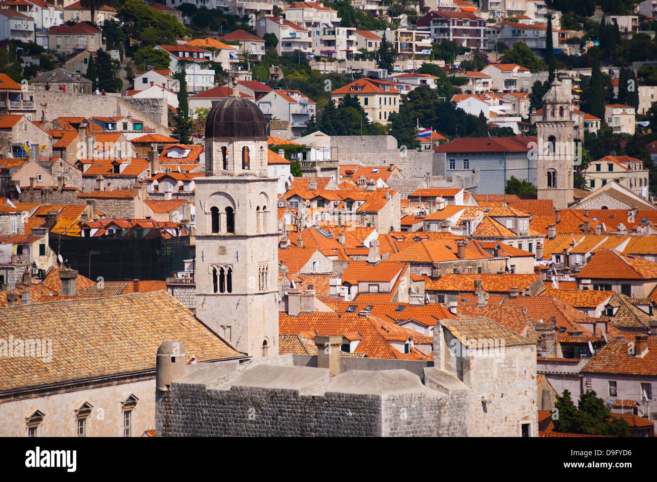 Franziskaner Kloster und Dominikanerkloster, Altstadt, UNESCO-Weltkulturerbe, aus Festung Lovrijenac, Dubrovnik, Kroatien Stockfoto