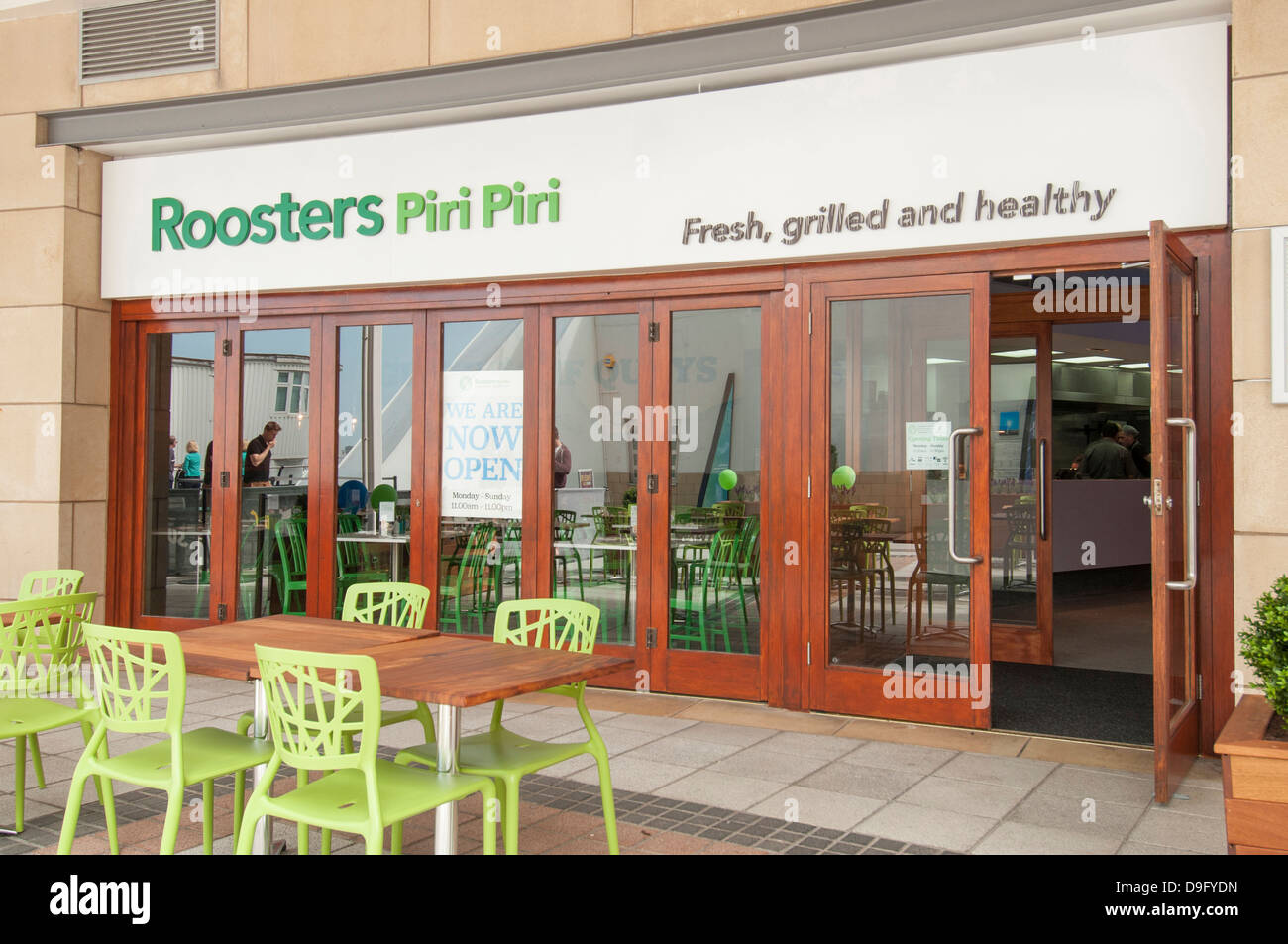 Außenbereich des Restaurants, Hahn Piri Piri in Gunwharf Quays Portsmouth UK Stockfoto