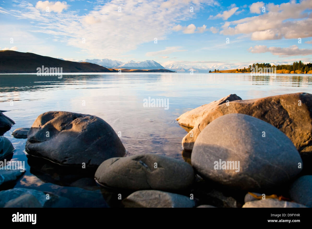 Lake Tekapo im Abendlicht, Southern Lakes, Region Canterbury, Südinsel, Neuseeland Stockfoto