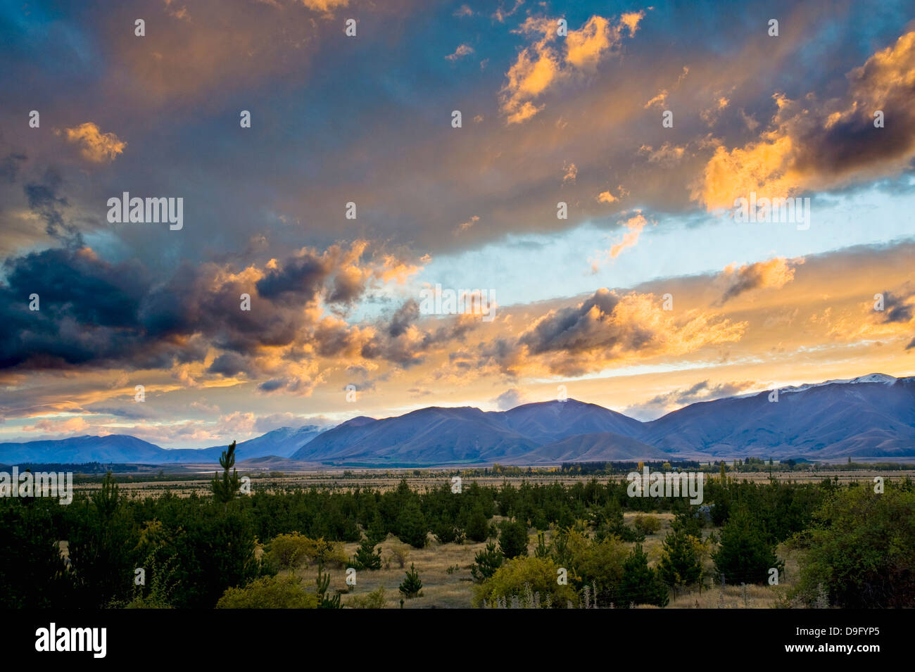 Dramatischen Sonnenuntergang in Queenstown Lakes Region, Otago, Südinsel, Neuseeland Stockfoto