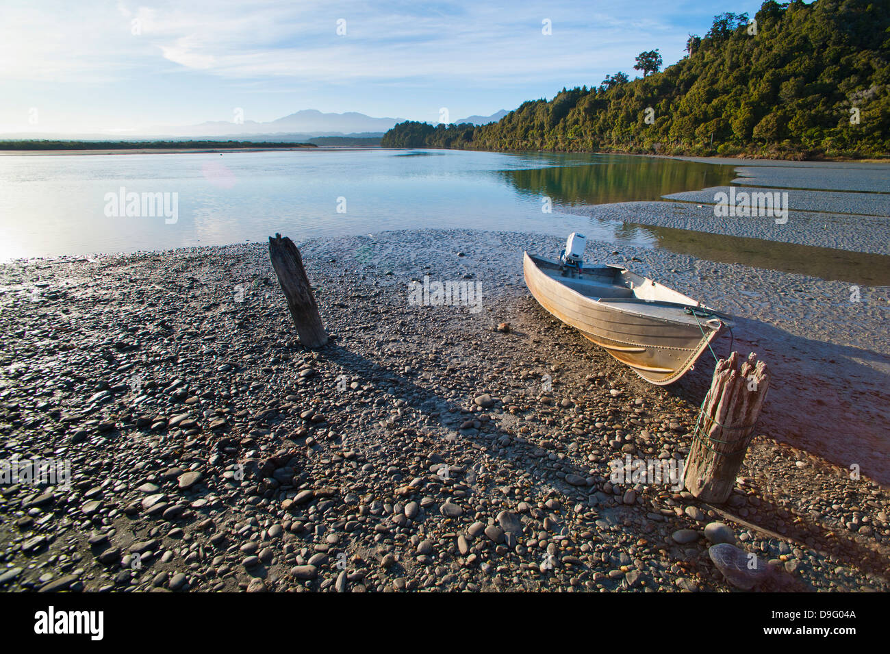 Motorboot, Okarito Lagoon, West Coast, Südinsel, Neuseeland Stockfoto