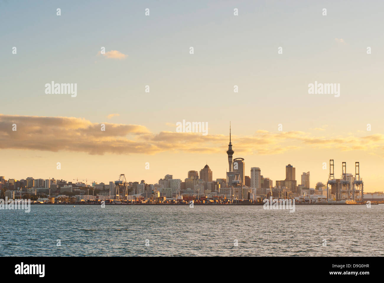 Auckland Skyline der Stadt bei Sonnenuntergang, Auckland, Nordinsel, Neuseeland Stockfoto