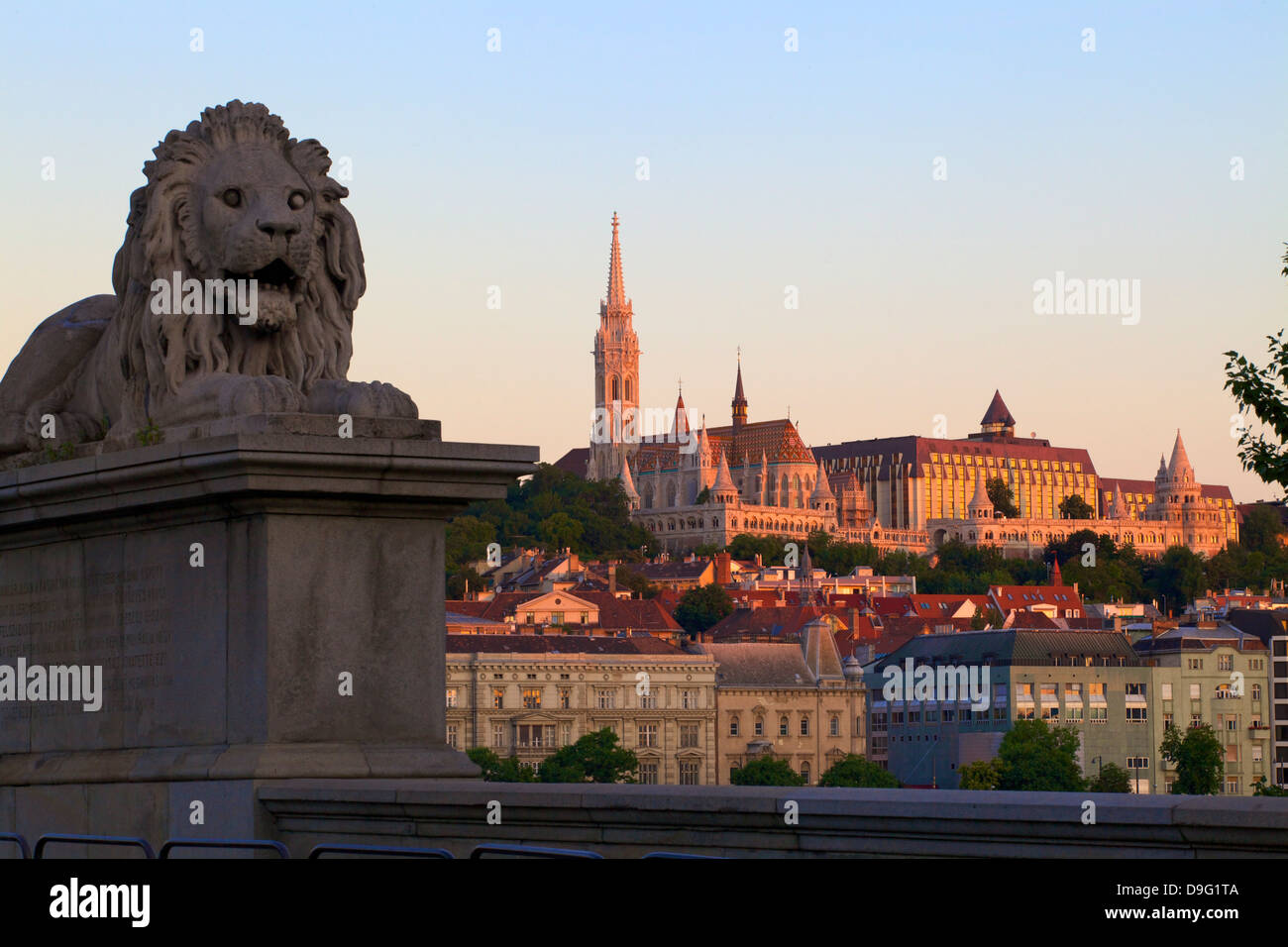Kettenbrücke, Mátyás (Matthias-Kirche) und Fischerbastei, Budapest, Ungarn Stockfoto